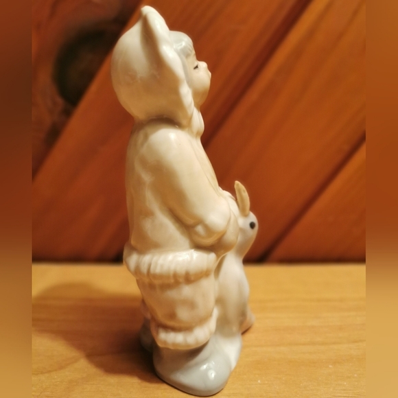 Inuit Figurine - Picture 3 of 7